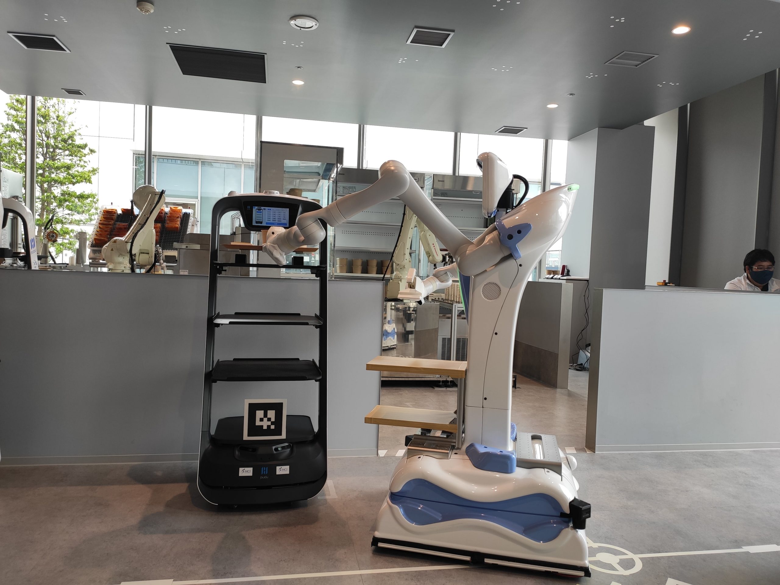 Système de Restaurant 現代レストラン体系 ロボットだけのレストラン体験 – Cuisine and Robots: A new way of
